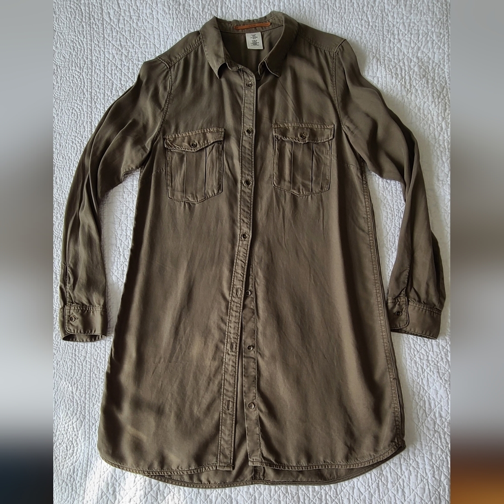 Long Greyish/Green Shirt